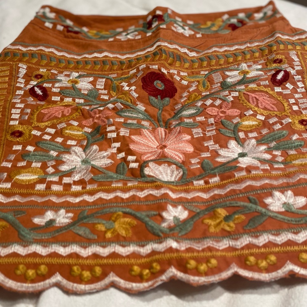 **Never Worn***Floral embroidered skirt**